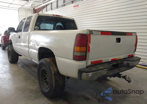2002 Chevrolet Silverado 1500 from USA, damaged, VIN 2GCEC19VX21203759